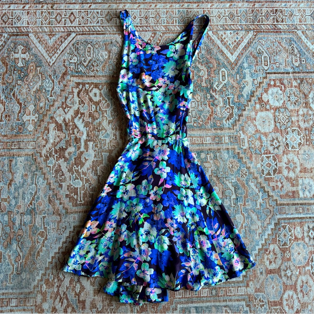 Yumi Kim floral backless dress, size M. Super cute!